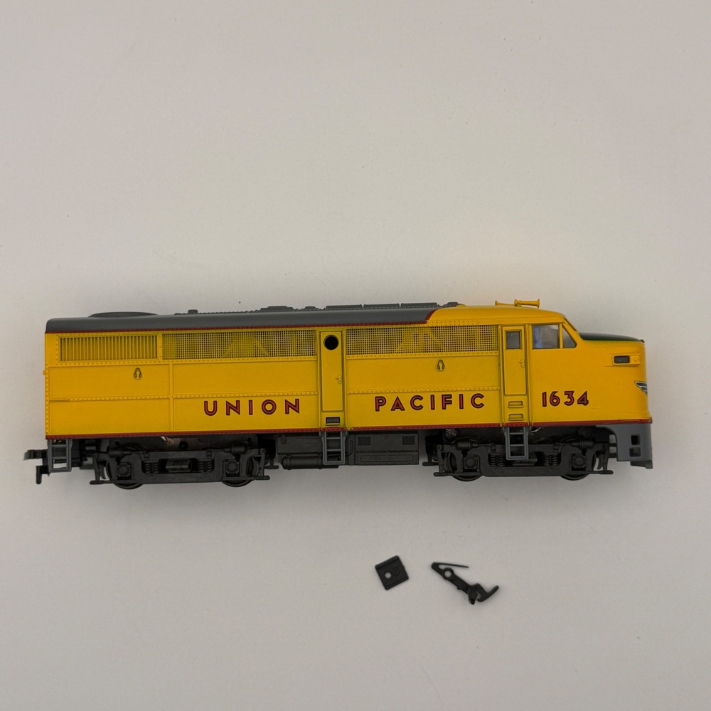 Frateschi HO Scale Union Pacific Diesel Locomotive 1634 Yellow Vintage FA-1 3012